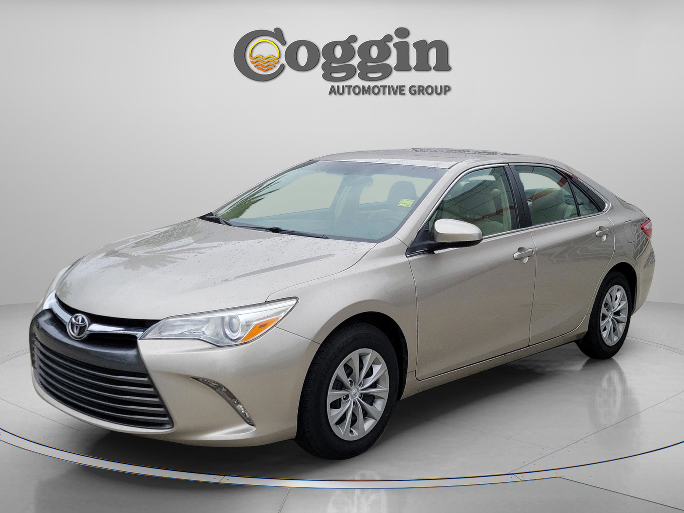 Used 2017 Toyota Camry LE FWD image 1