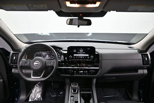 Used 2025 Nissan Pathfinder SV FWD image 14