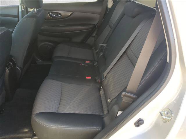 Used 2019 Nissan Rogue SV w/ Premium Package FWD image 18