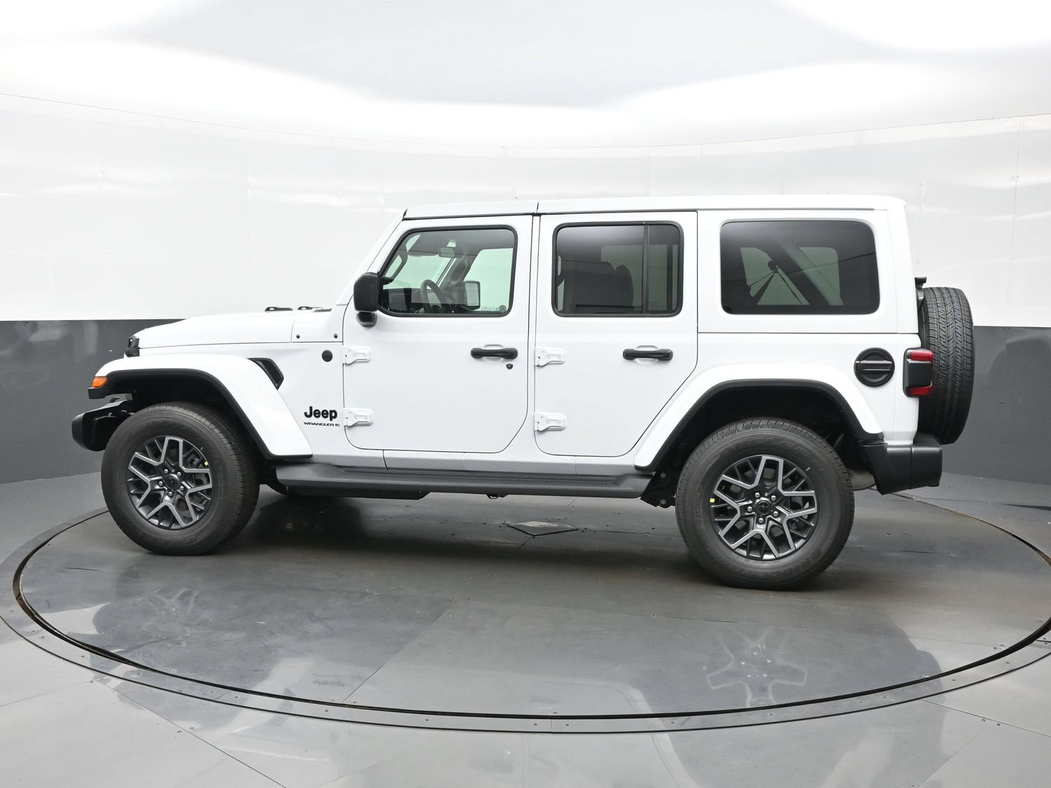 New 2026 Jeep Wrangler Unlimited Sahara AWD/4WD image 4