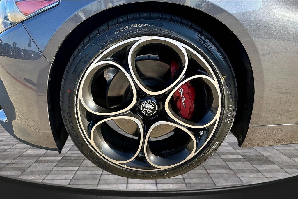 Used 2022 Alfa Romeo Giulia Veloce RWD image 35