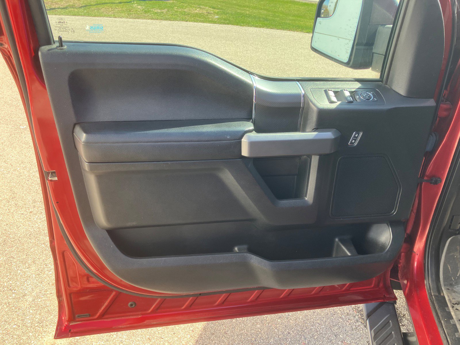 Used 2015 Ford F150 XLT w/ Equipment Group 302A Luxury AWD/4WD image 24