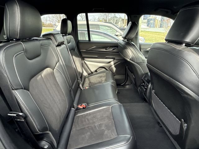 Used 2024 Jeep Grand Cherokee Altitude image 14