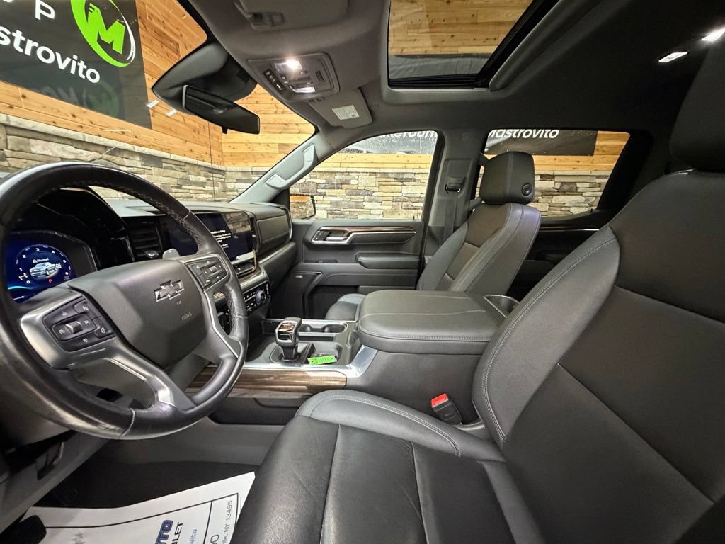 Used 2023 Chevrolet Silverado 1500 RST w/ Convenience Package II AWD/4WD image 3