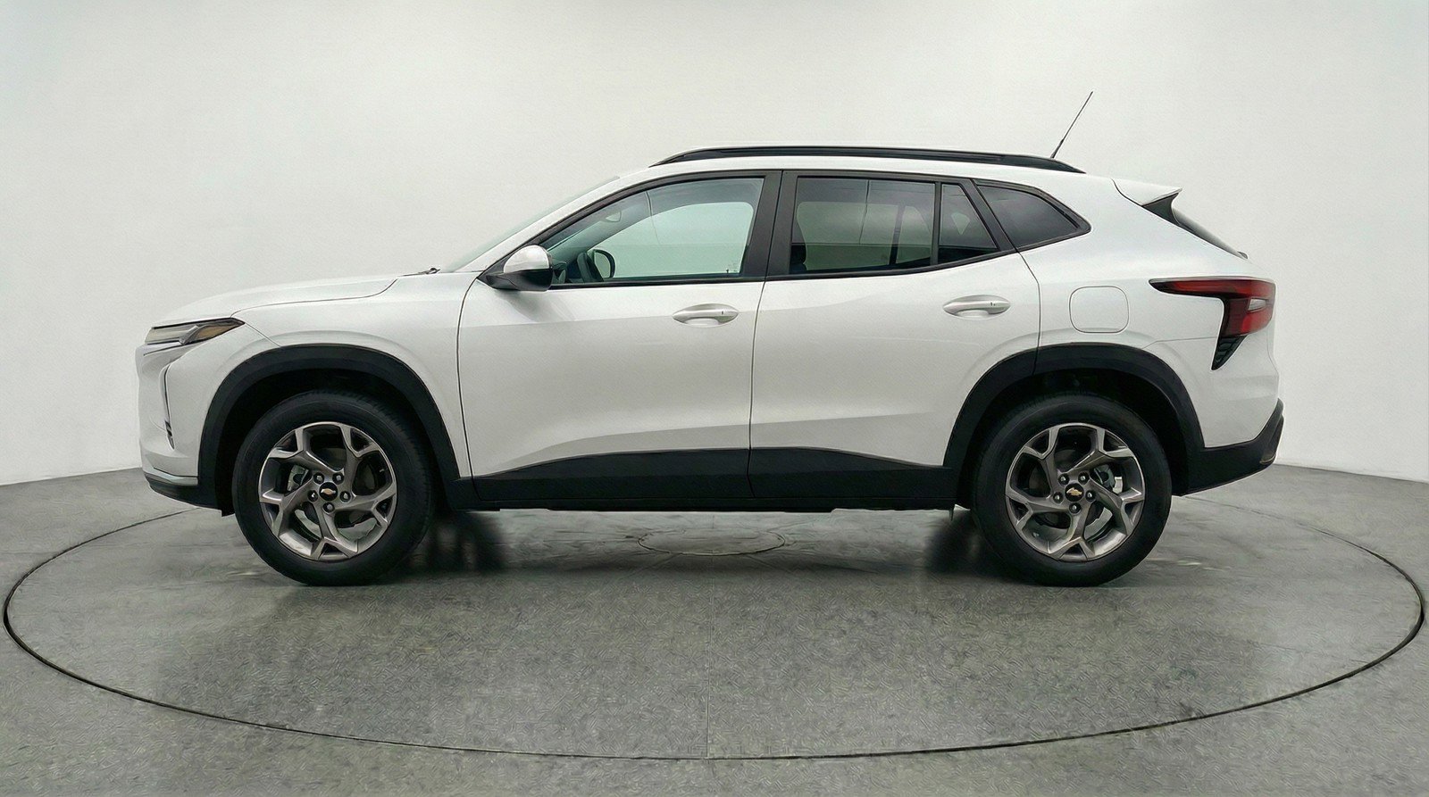 Used 2025 Chevrolet Trax LT w/ LT Convenience Package image 5