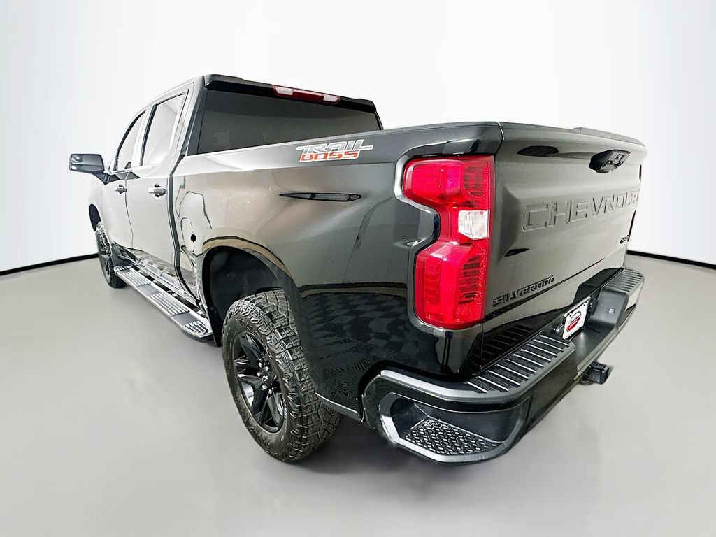 Used 2025 Chevrolet Silverado 1500 Custom Trail Boss w/ LPO, Dark Essentials Package AWD/4WD image 7
