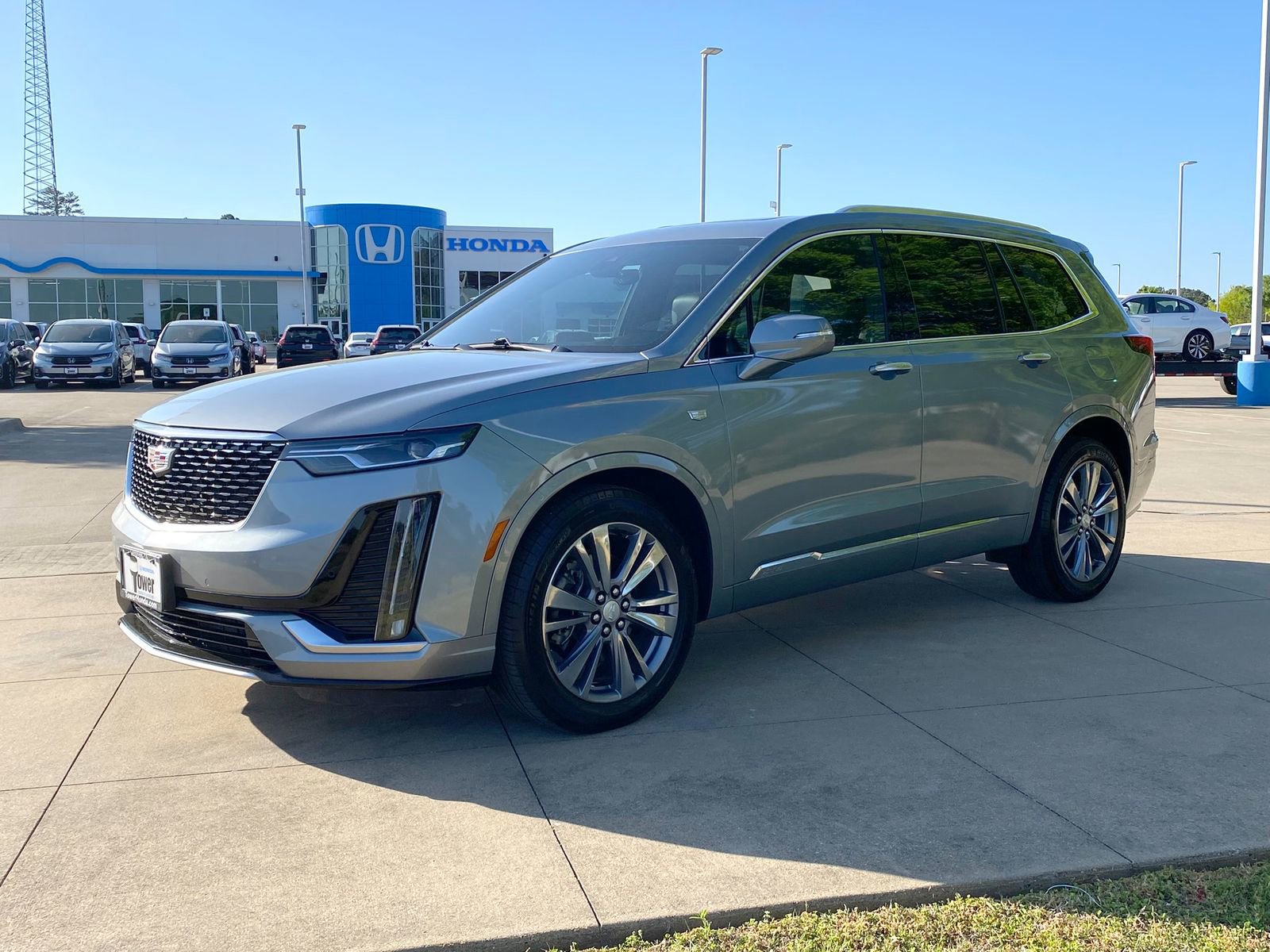 Used 2024 Cadillac XT6 Premium Luxury image 3