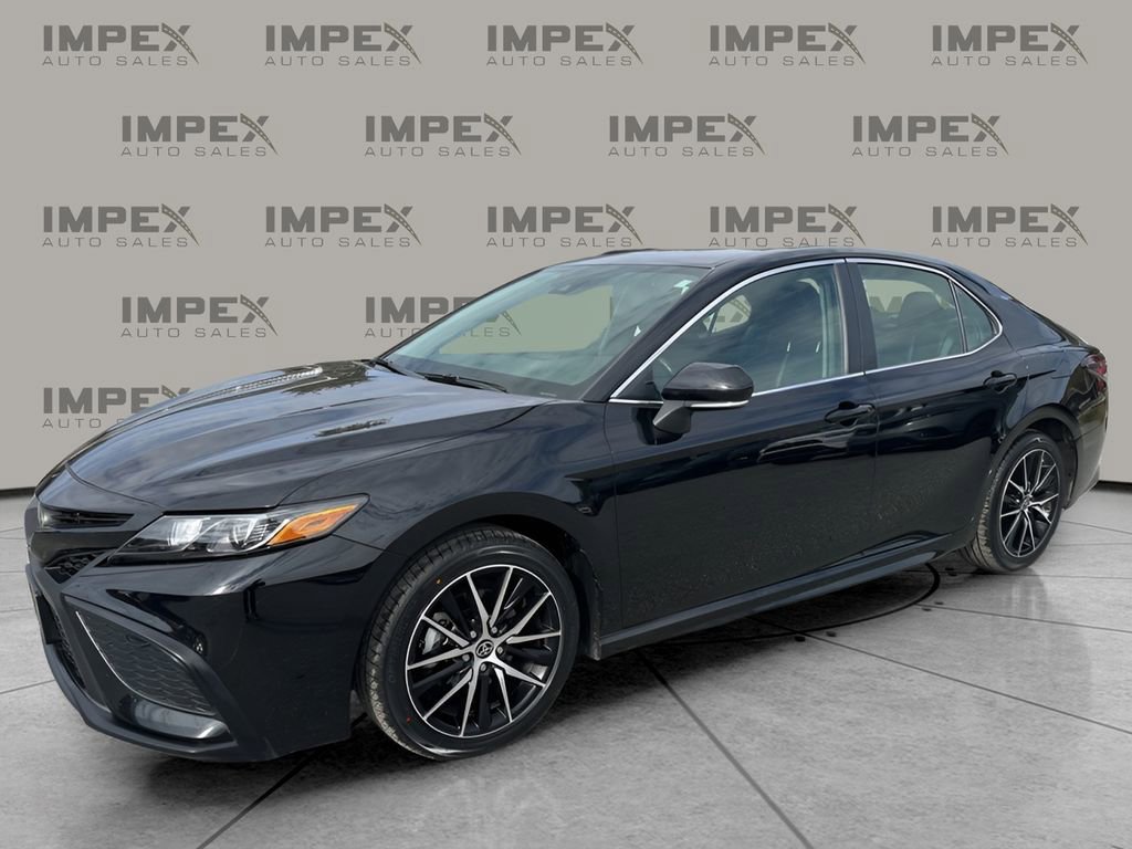 Used 2024 Toyota Camry SE image 1
