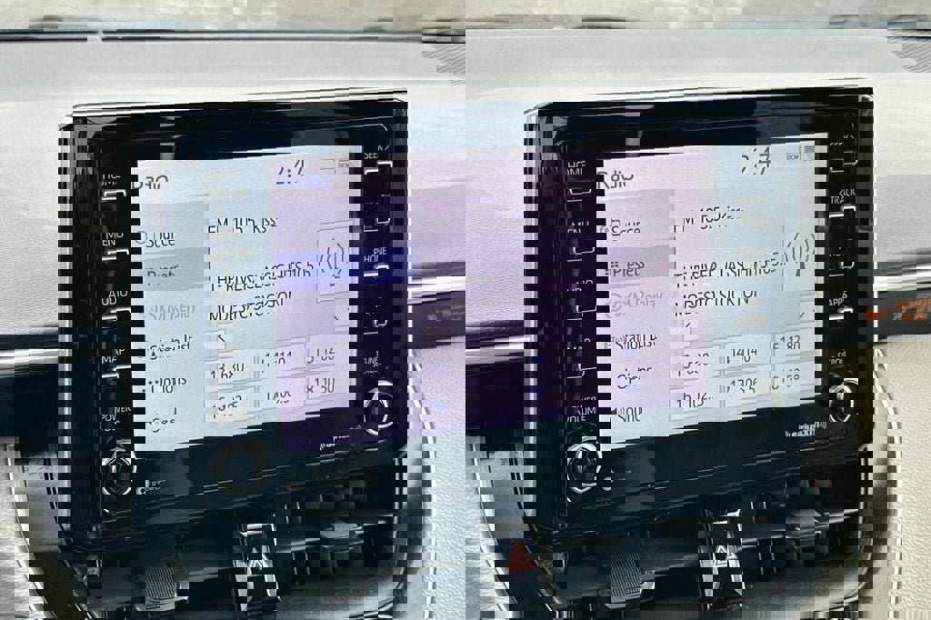 Used 2021 Toyota Corolla LE image 14