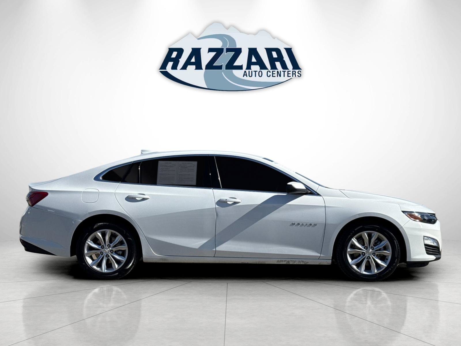 Used 2022 Chevrolet Malibu LT FWD image 2