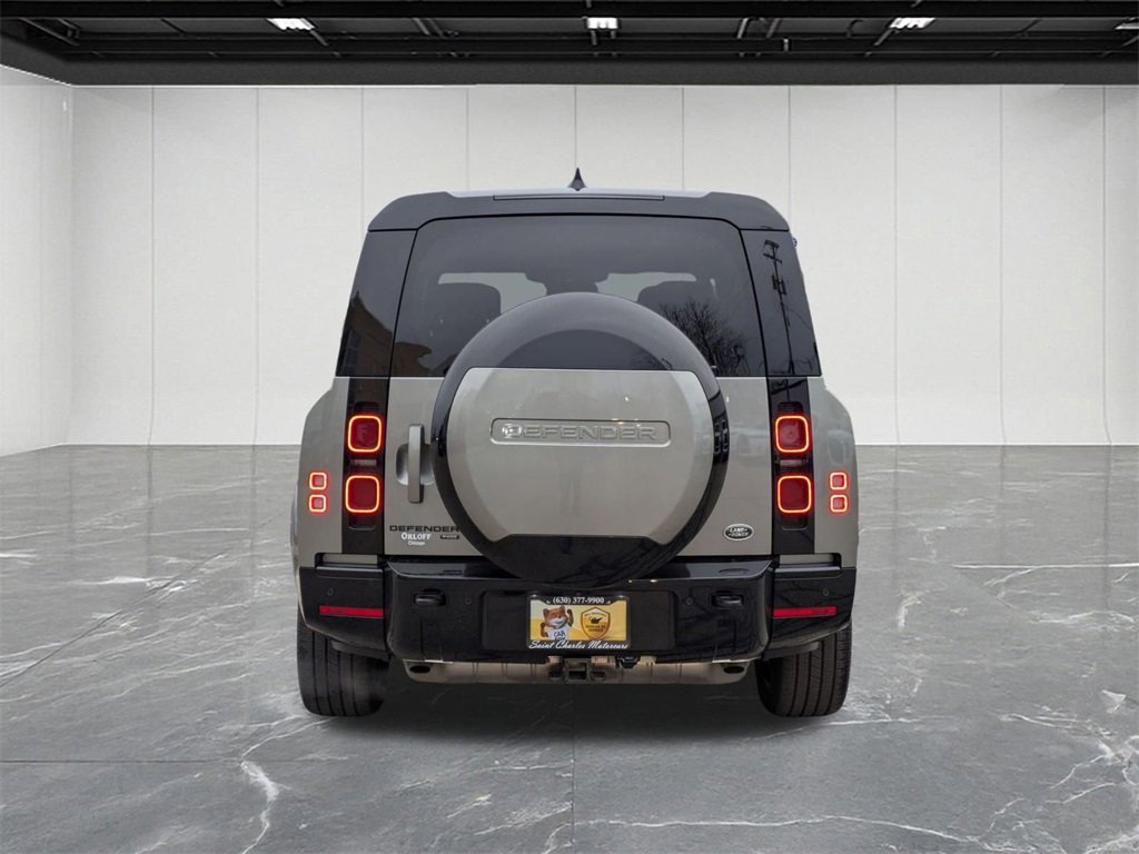 Used 2023 Land Rover Defender 130 X-Dynamic SE image 7