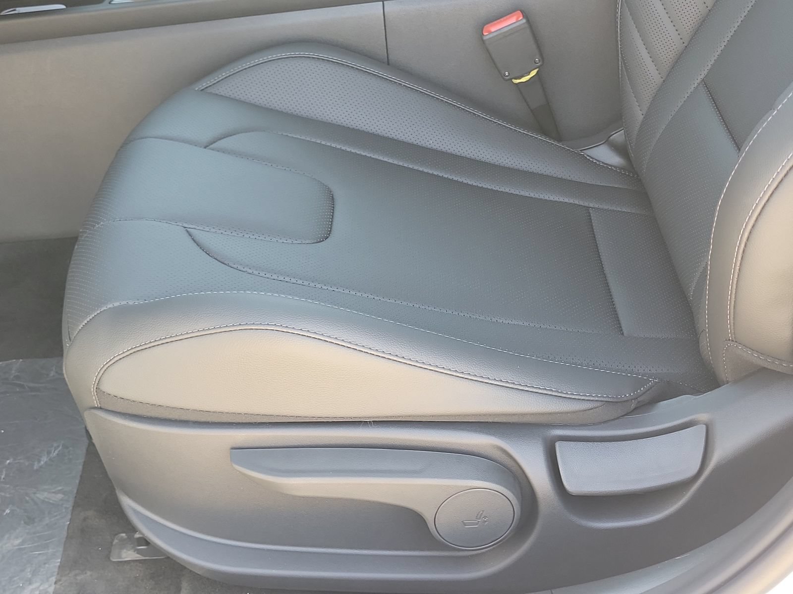 New 2026 Hyundai Elantra SEL Sport FWD image 16