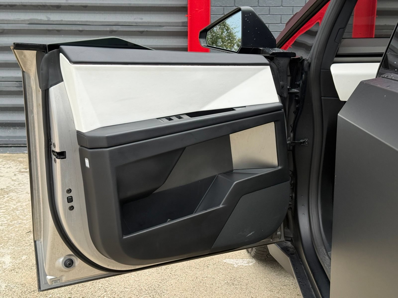 Used 2024 Tesla Cybertruck AWD Crew Cab image 15