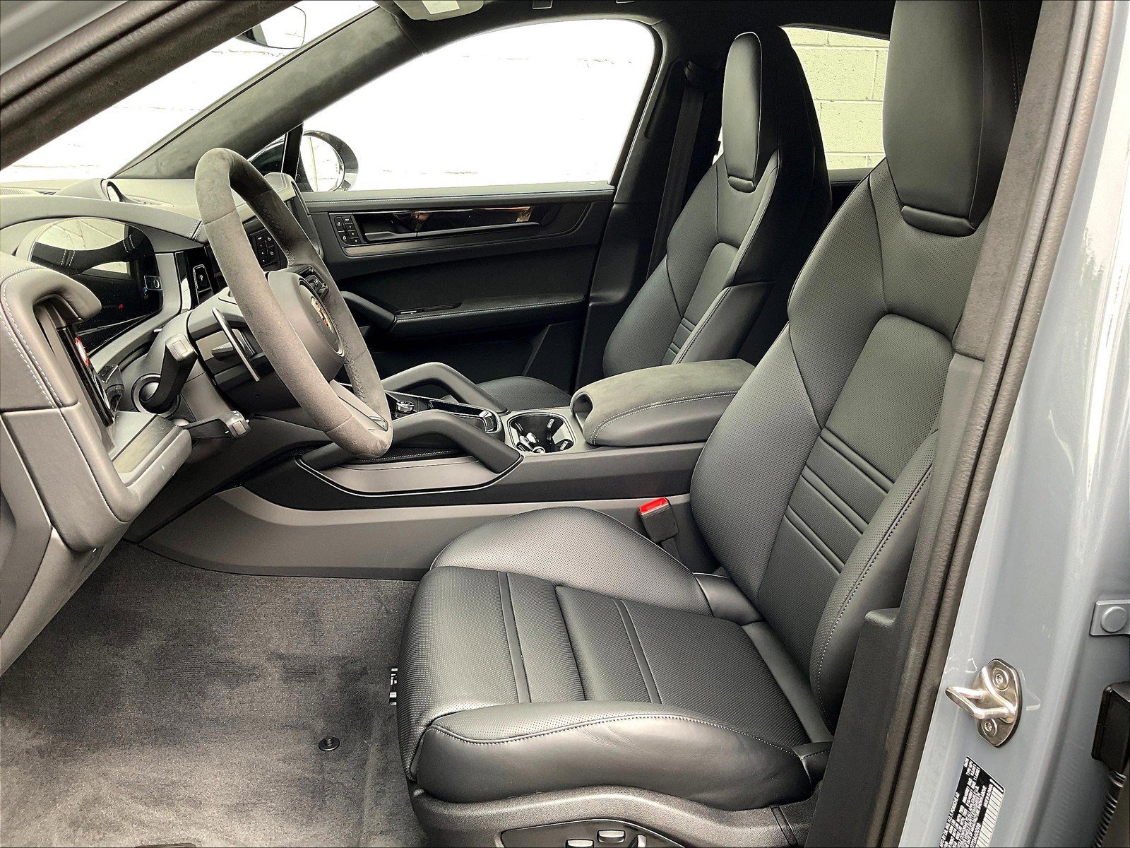 New 2026 Porsche Cayenne GTS image 5