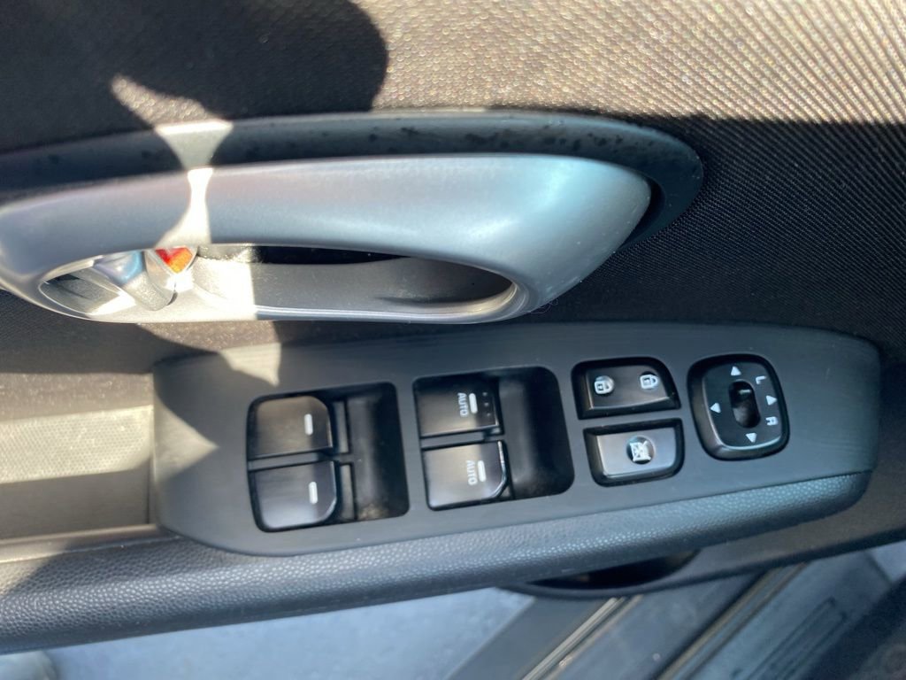 Used 2016 Kia Soul + image 16