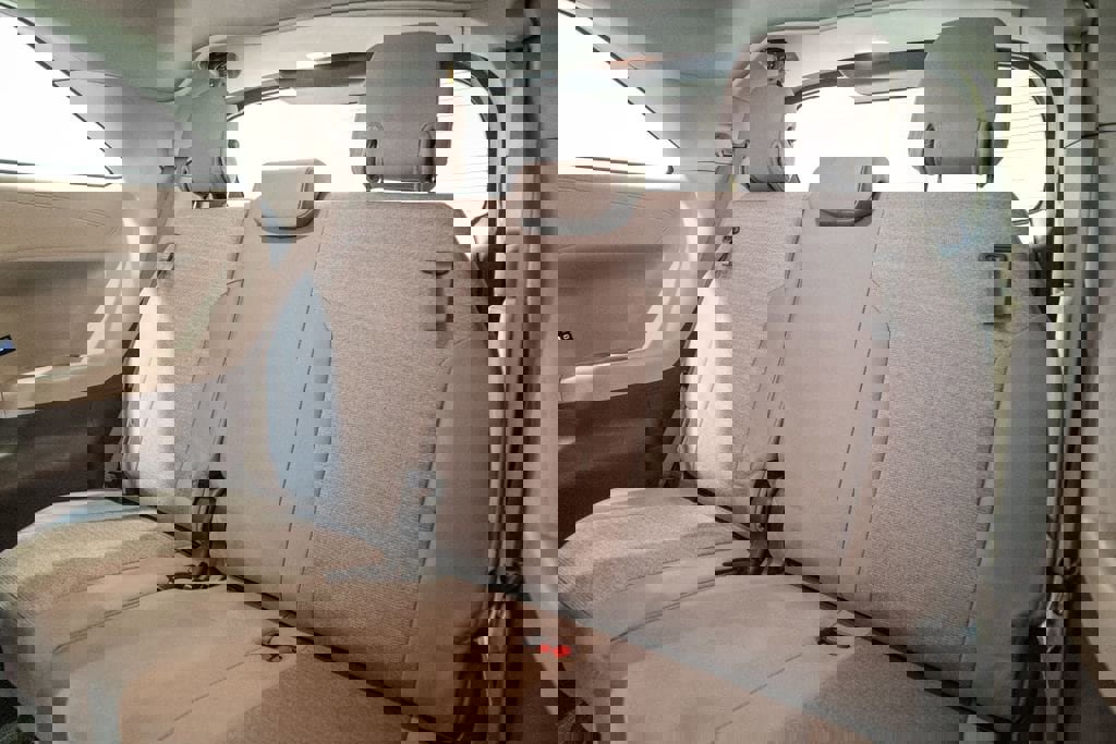 Used 2024 Toyota Sienna LE image 33