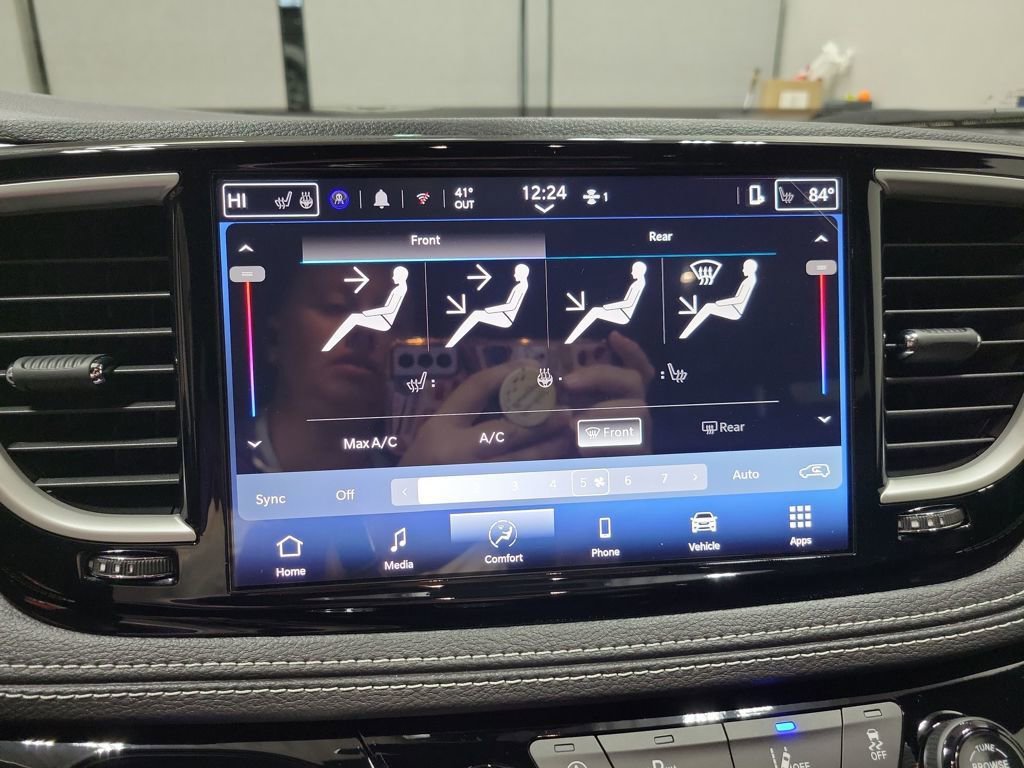 New 2026 Chrysler Pacifica Select AWD/4WD image 19