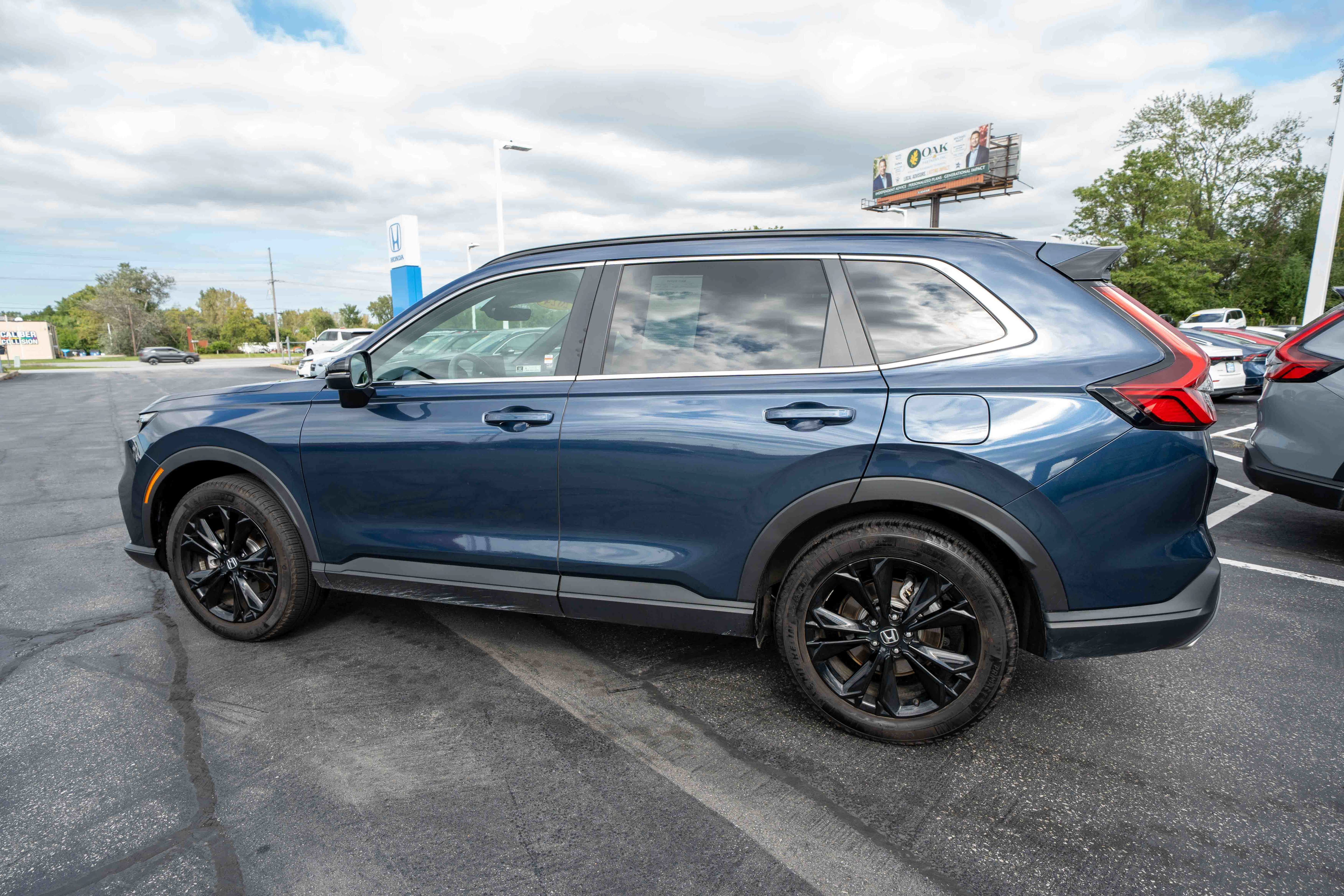 Used 2024 Honda CR-V Sport Touring image 4