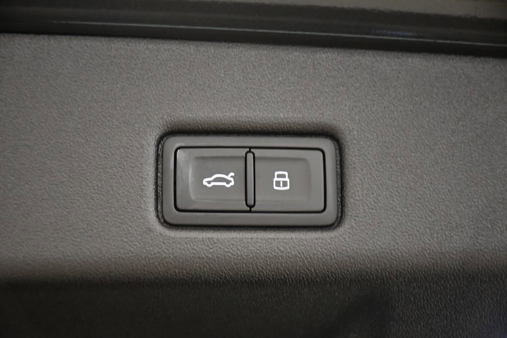 Used 2025 Audi Q5 Premium w/ Convenience Package image 55