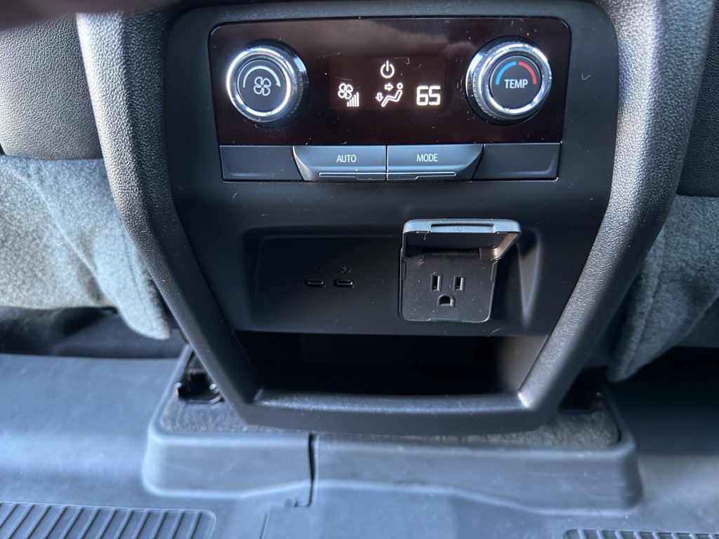 Used 2025 Chevrolet Traverse Z71 w/ Driver Confidence Package image 44