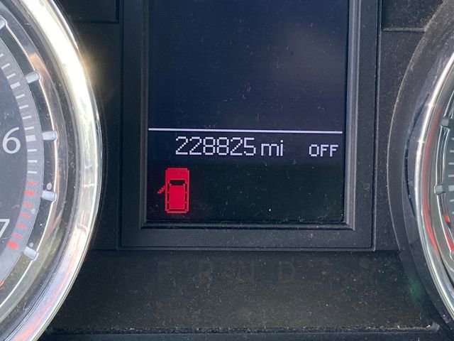 Used 2011 Chrysler Town & Country Touring-L w/ Entertainment Group #2 FWD image 8