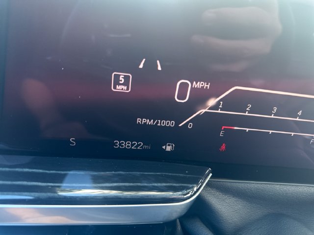Certified 2025 Cadillac Escalade ESV Sport AWD/4WD image 17