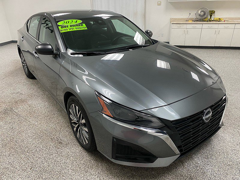 Used 2024 Nissan Altima 2.5 SV image 3