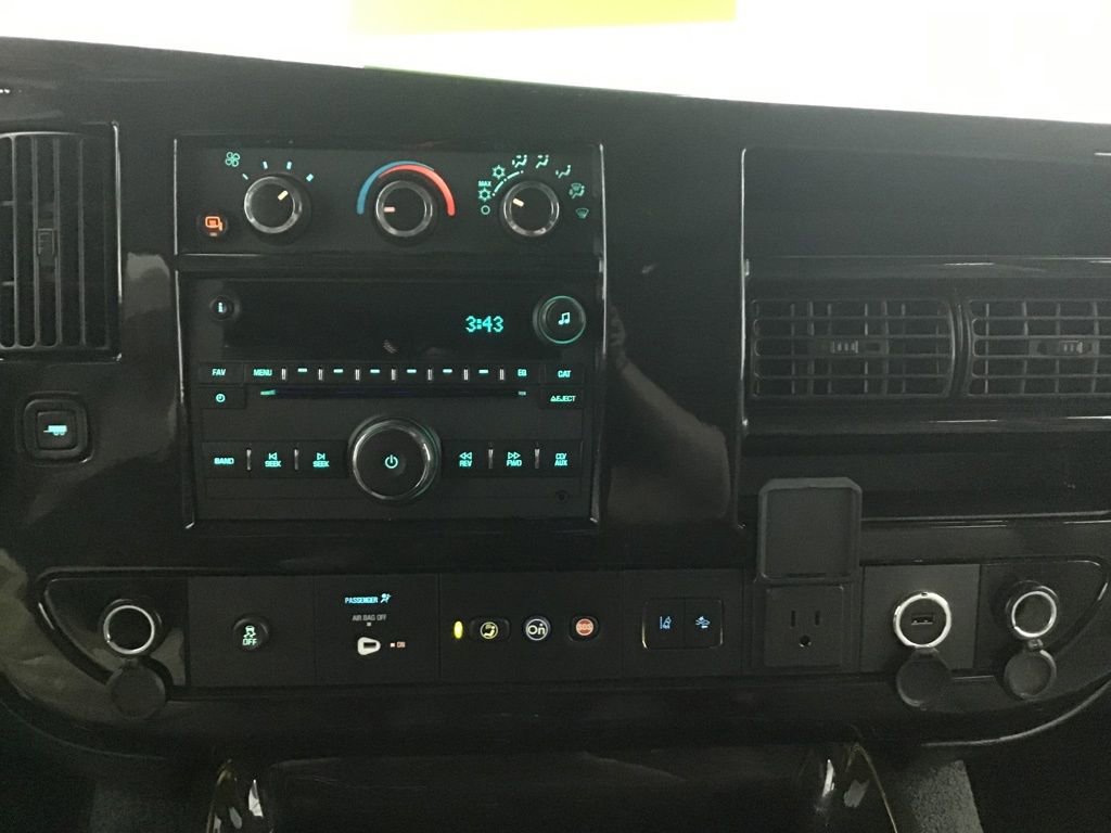 Used 2020 Chevrolet Express 2500 w/ Enhanced Convenience Package image 30