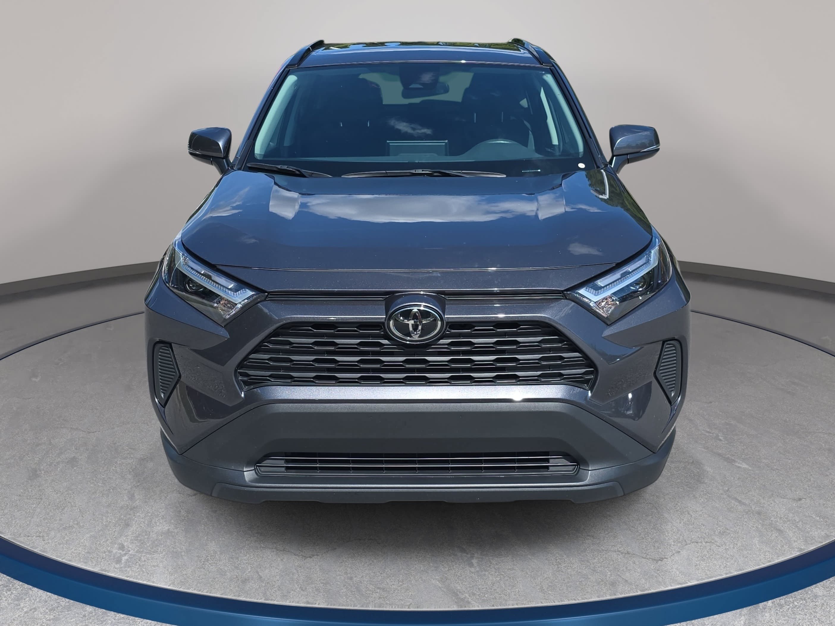 Used 2025 Toyota RAV4 XLE AWD/4WD image 2