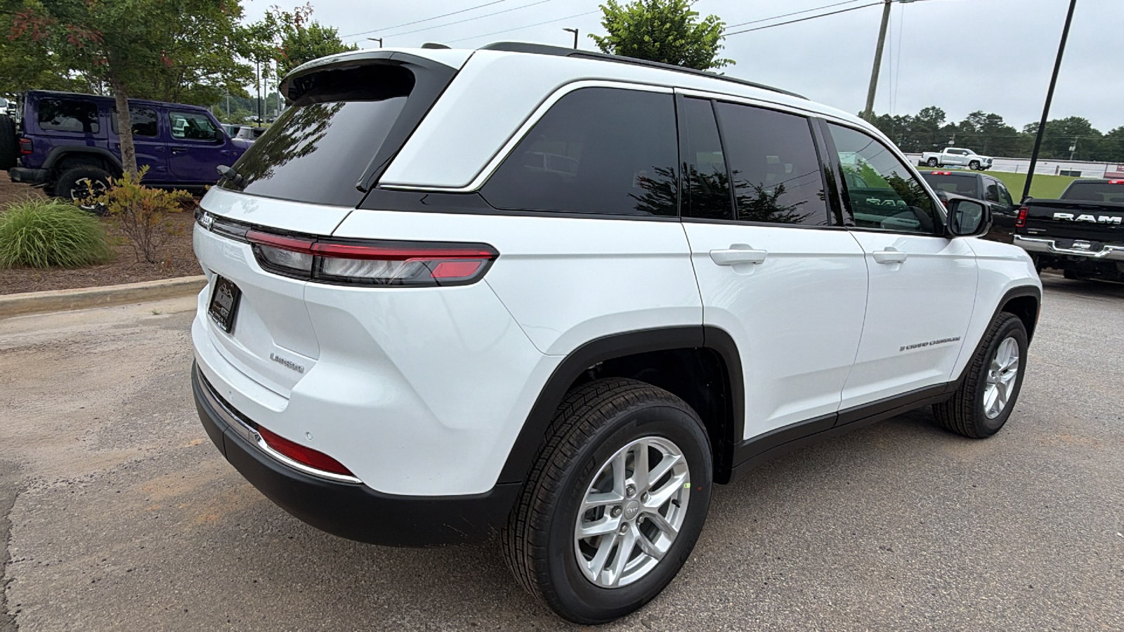 New 2026 Jeep Grand Cherokee Laredo RWD image 8