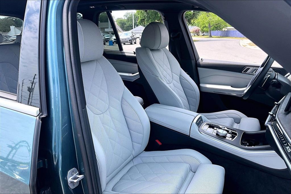 Used 2024 BMW X5 xDrive40i w/ Executive Package AWD/4WD image 30