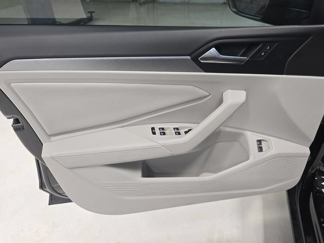 Used 2024 Volkswagen Jetta SE FWD image 18