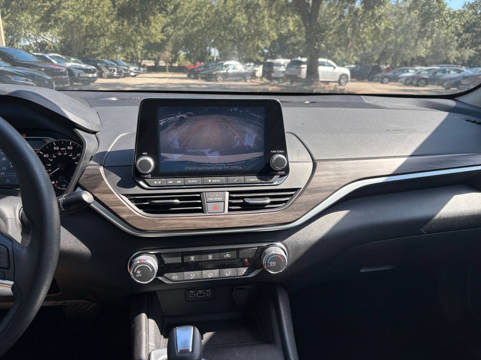 Used 2025 Nissan Altima 2.5 SV FWD image 14