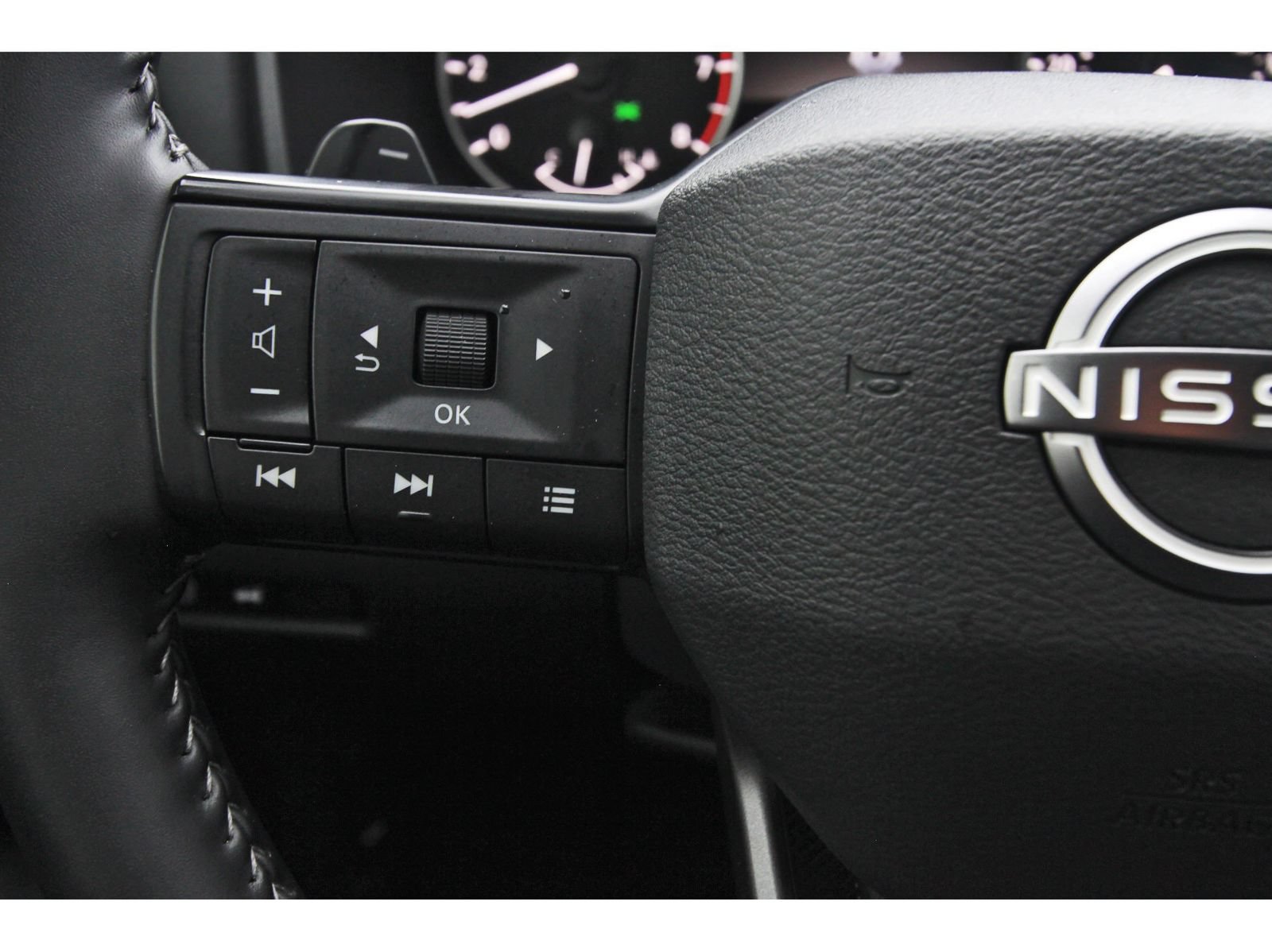 Certified 2026 Nissan Rogue SV FWD image 18