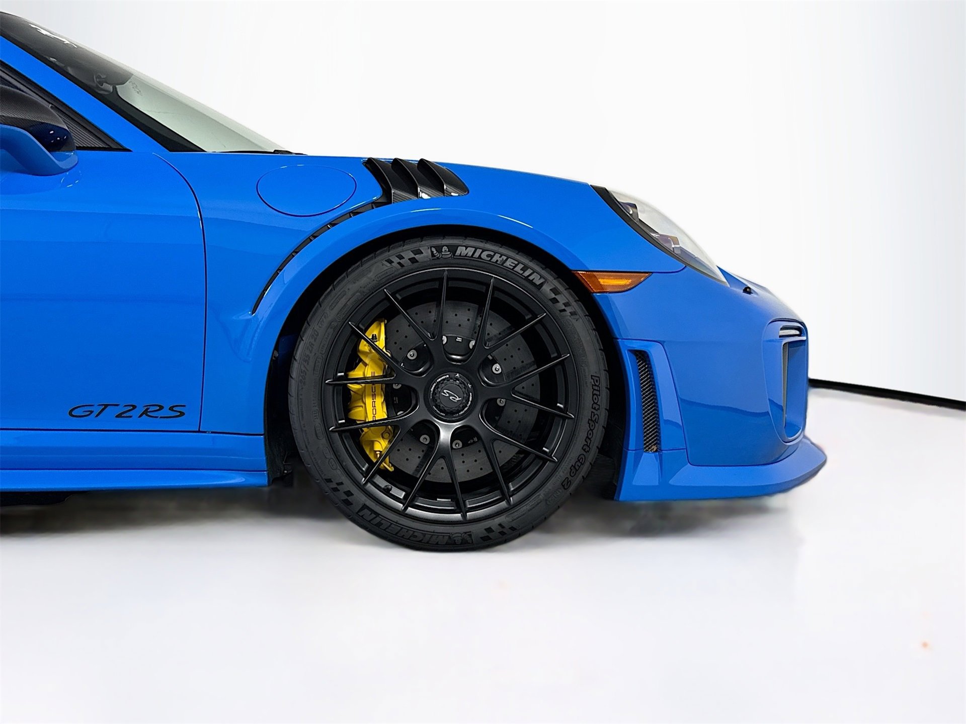 Used 2018 Porsche 911 GT2 RS image 27