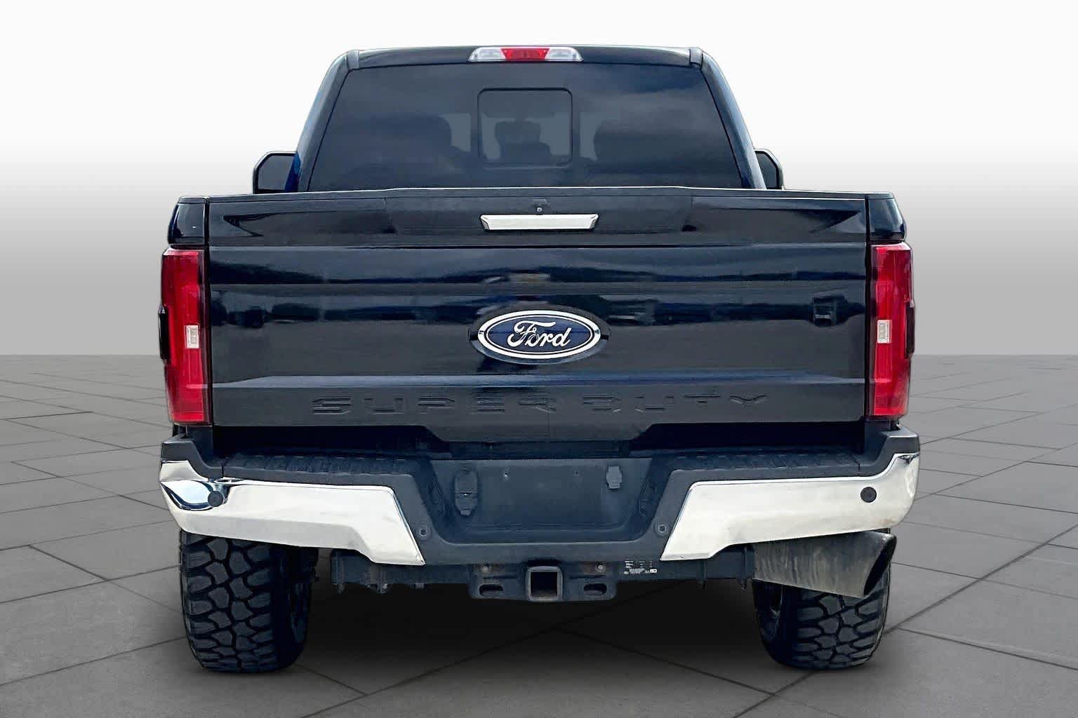 Used 2017 Ford F250 XLT w/ XLT Premium Package AWD/4WD image 4