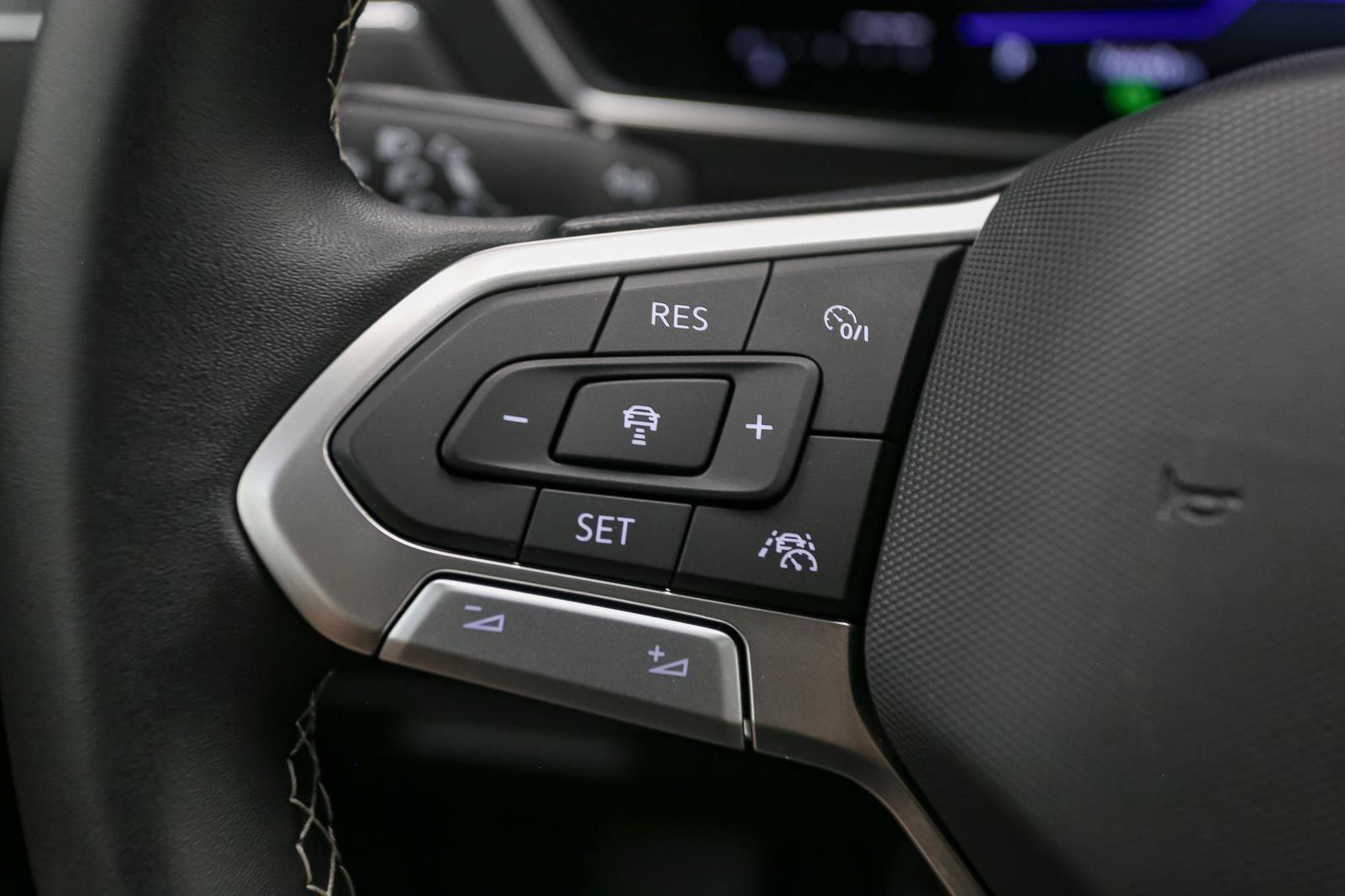 Certified 2023 Volkswagen Tiguan SE AWD/4WD image 41