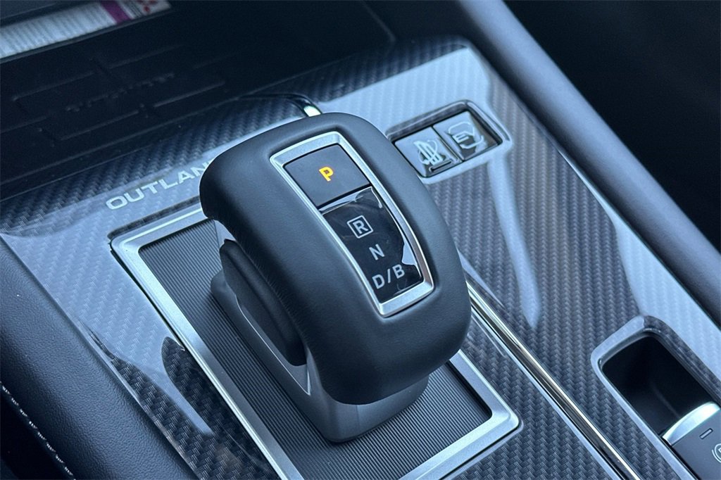 New 2025 Mitsubishi Outlander SE image 21