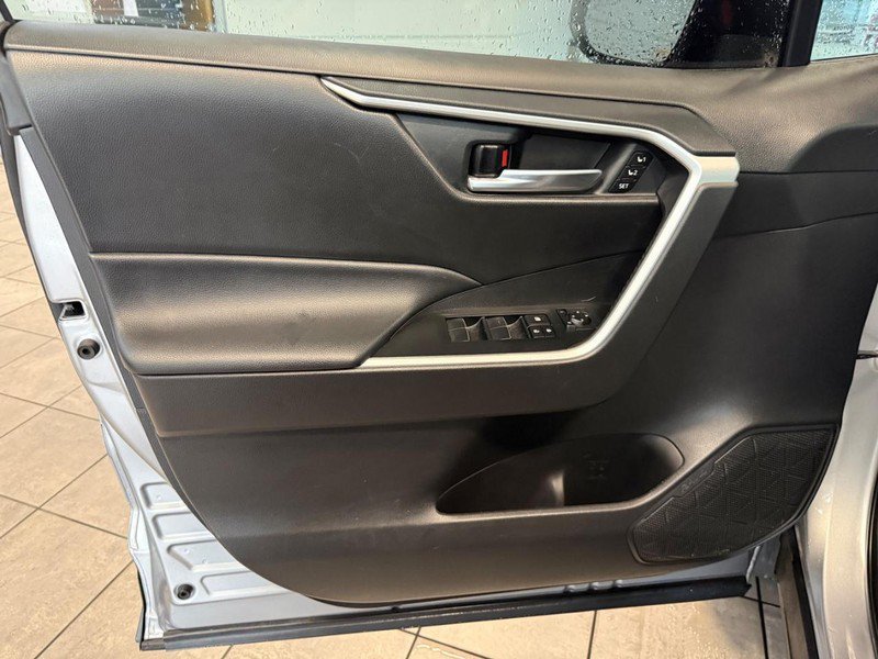 Used 2021 Toyota RAV4 XLE Premium AWD/4WD image 18