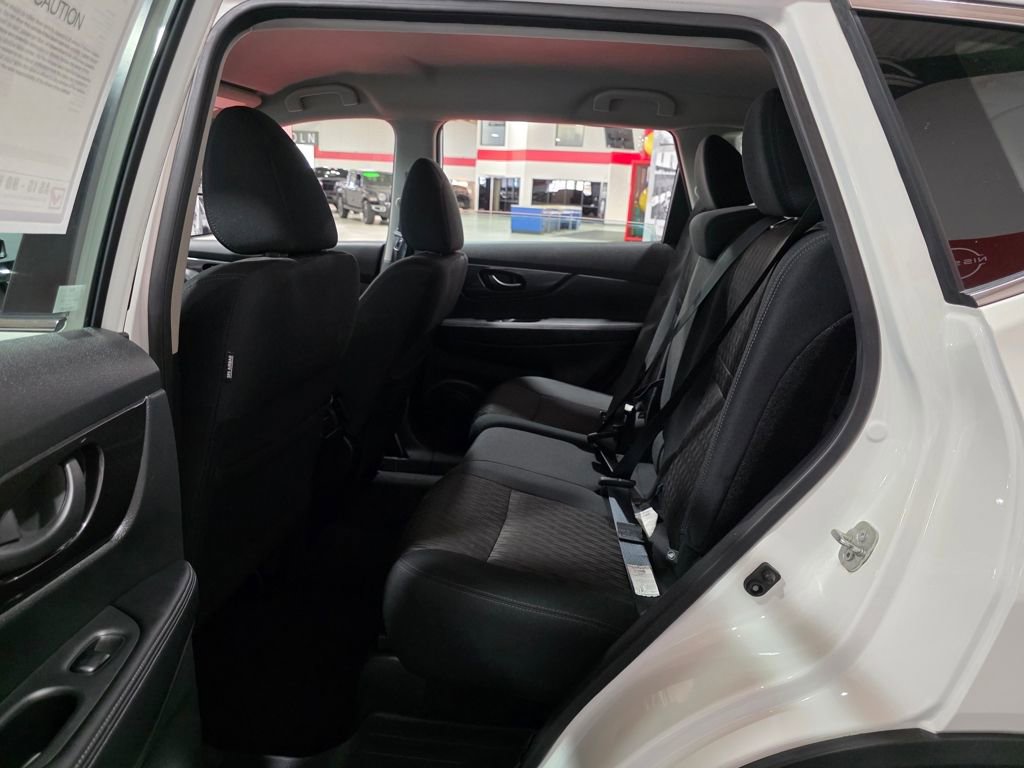 Used 2019 Nissan Rogue S image 19