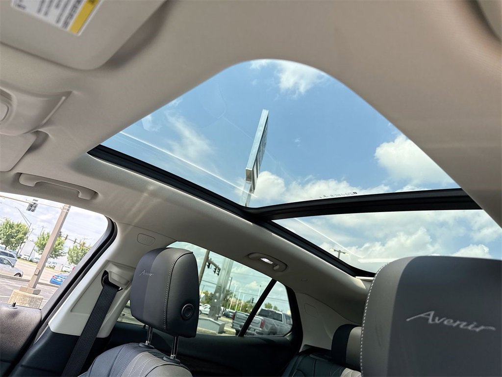 Used 2022 Buick Envision Avenir w/ Technology Package II image 22