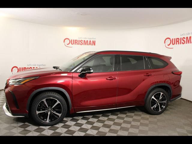 Used 2022 Toyota Highlander XSE FWD image 3