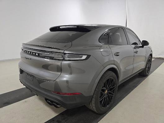 Certified 2024 Porsche Cayenne S AWD/4WD image 3