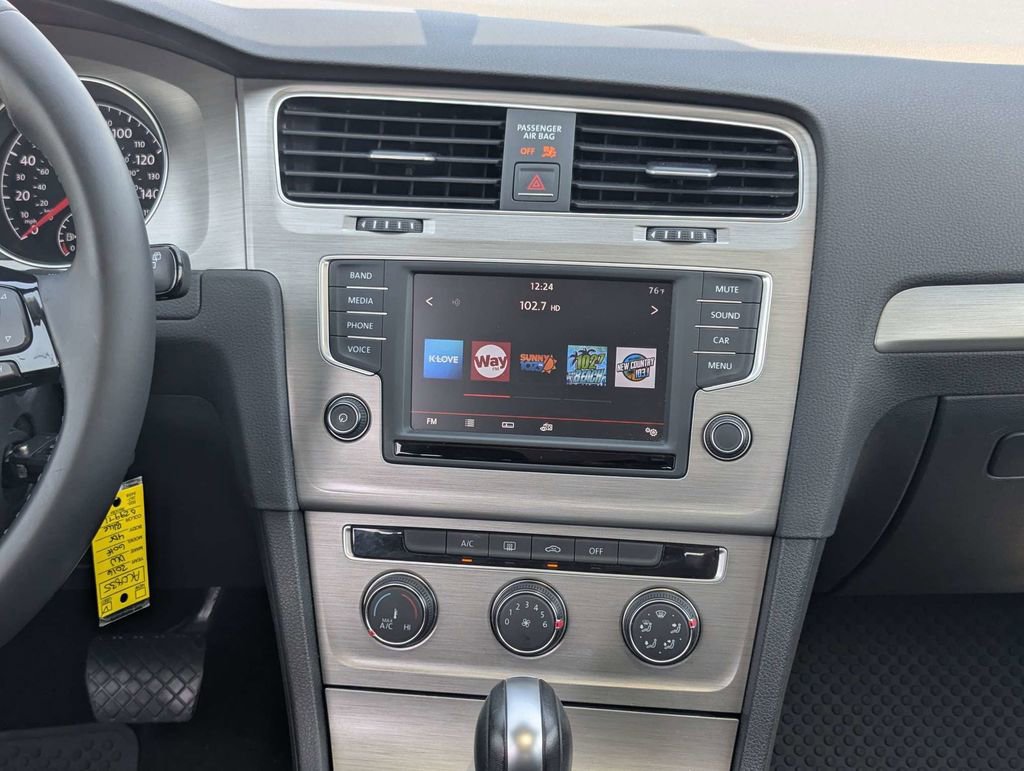 Used 2016 Volkswagen Golf 4-Door image 19