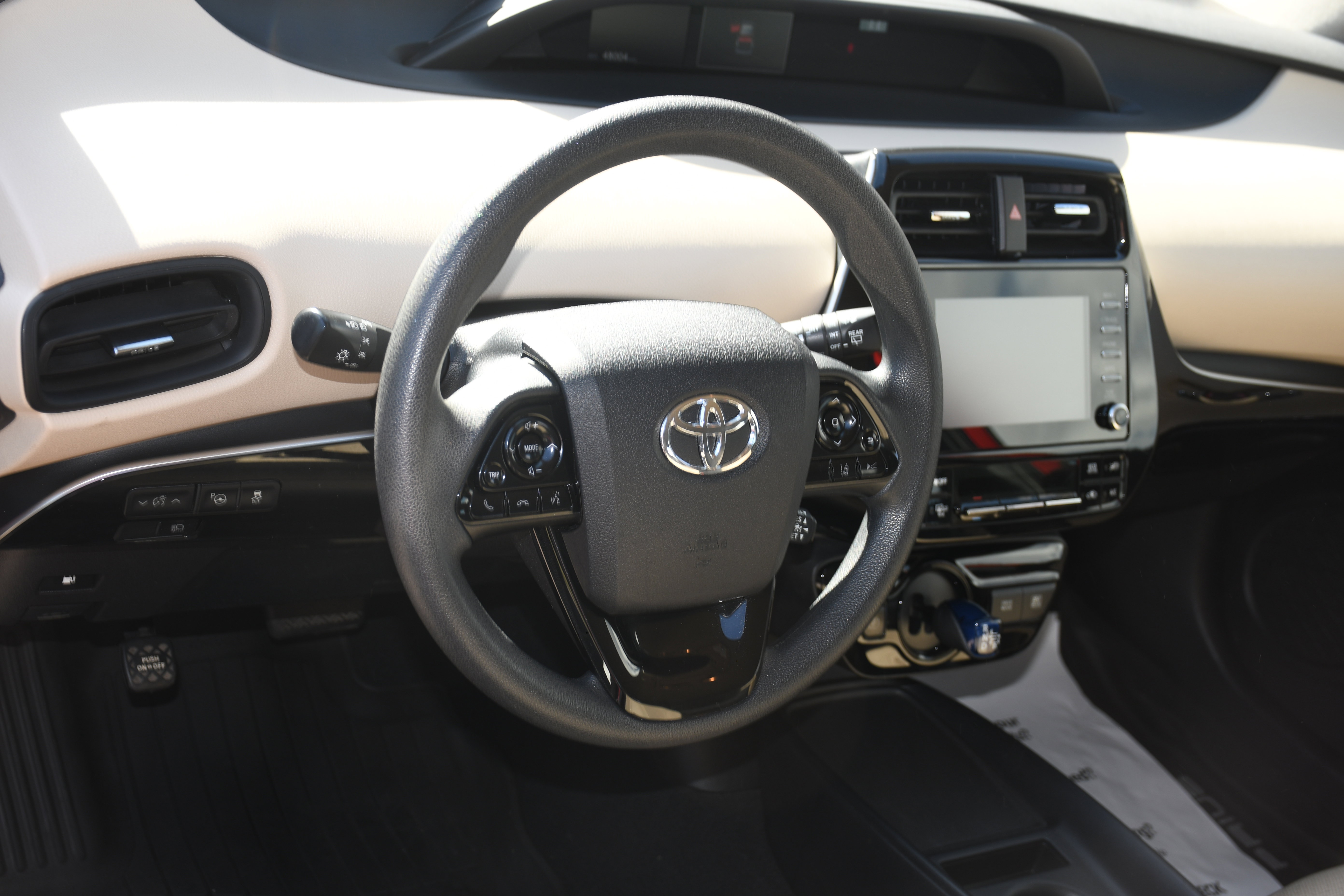 Certified 2020 Toyota Prius LE image 8