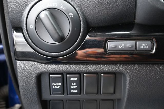 Used 2020 Nissan Titan SV w/ SV Convenience Package AWD/4WD image 23