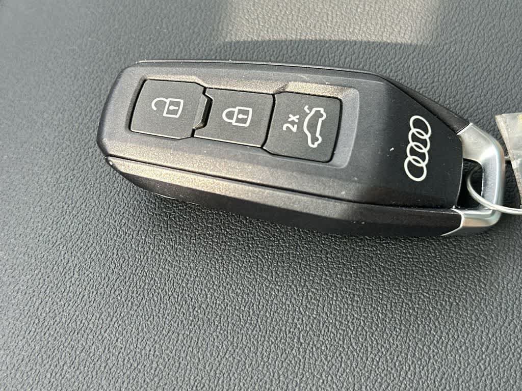 Used 2025 Audi A6 e-tron Premium Plus w/ Premium Plus RWD image 28