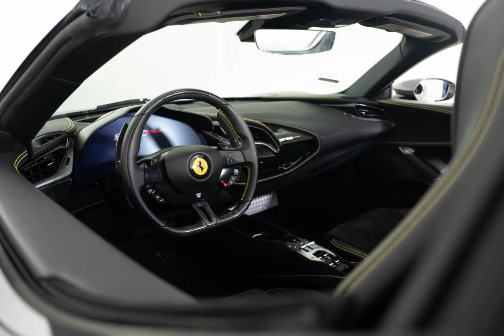 Used 2022 Ferrari SF90 Spider image 31