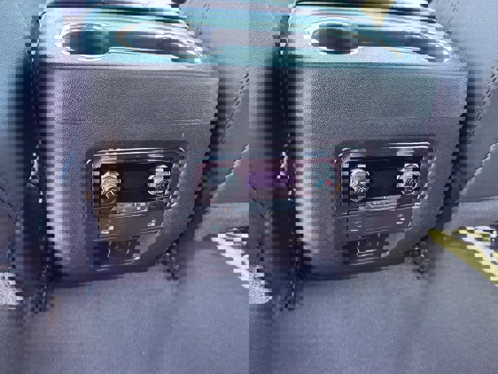 Used 2024 Chevrolet Suburban LT image 25