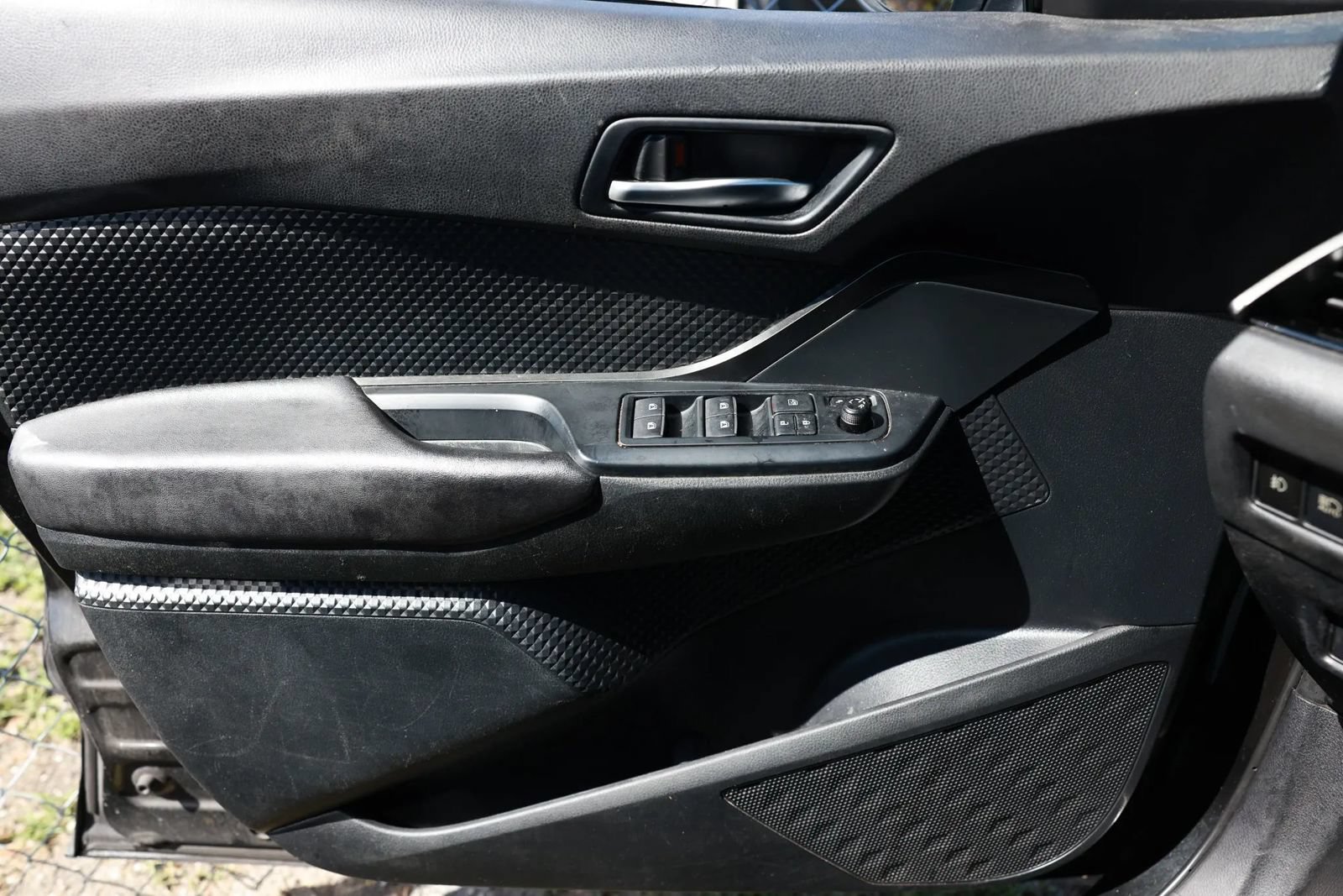 Used 2018 Toyota C-HR XLE FWD image 40